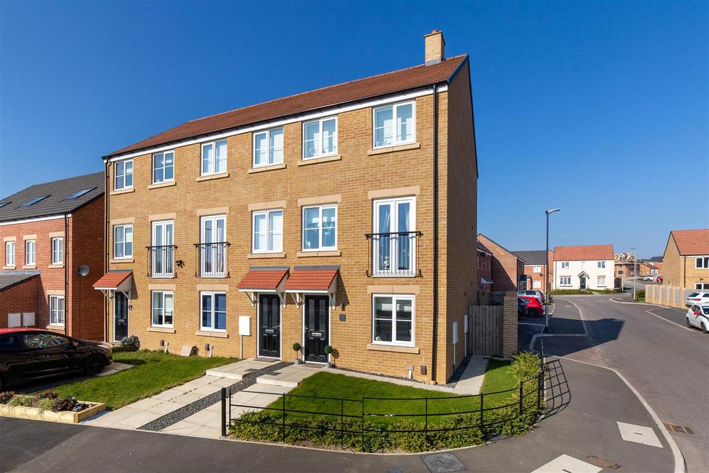 Wallasey Drive, The Fairways... 3 bed end of terrace house £220,000