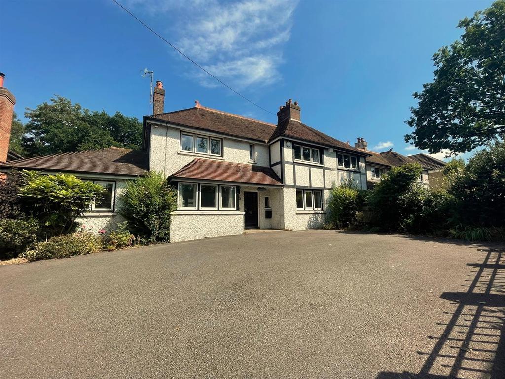 London Road, Burgess Hill 3 bed semidetached house £500,000