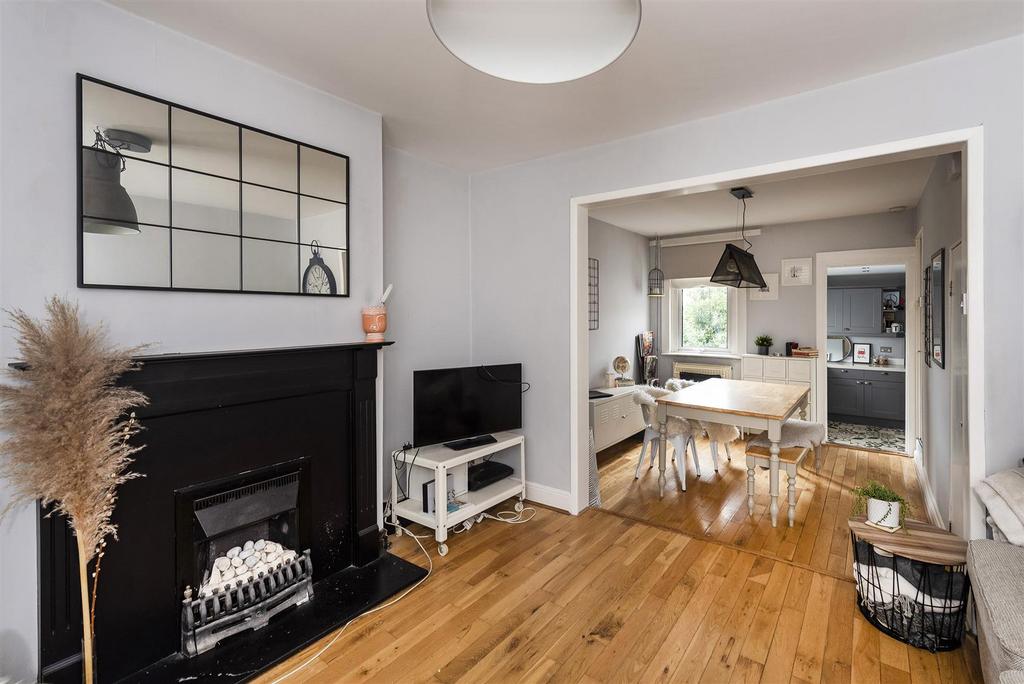 111 Pembury Rd, TN9 2 JL 003.jpg