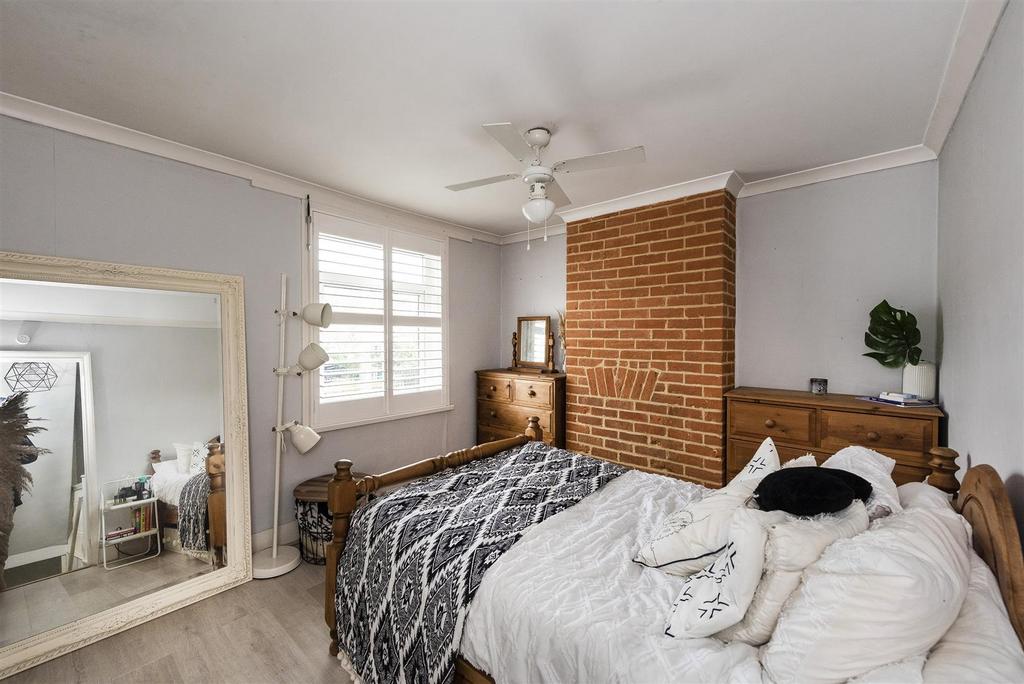 111 Pembury Rd, TN9 2 JL 006.jpg
