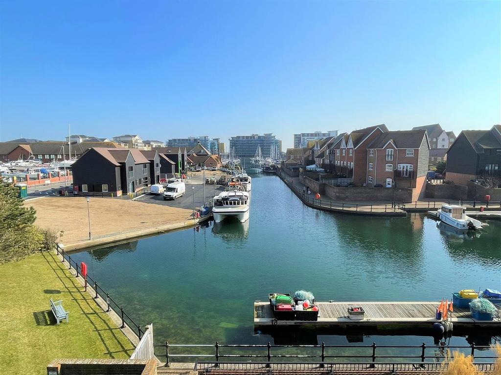 Daytona Quay, Eastbourne 2 bed flat £247,000