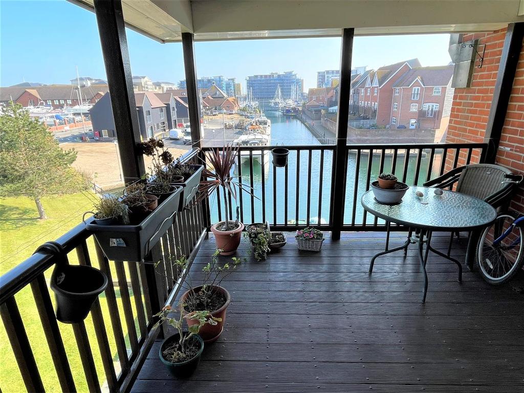 Daytona Quay, Eastbourne 2 bed flat £247,000