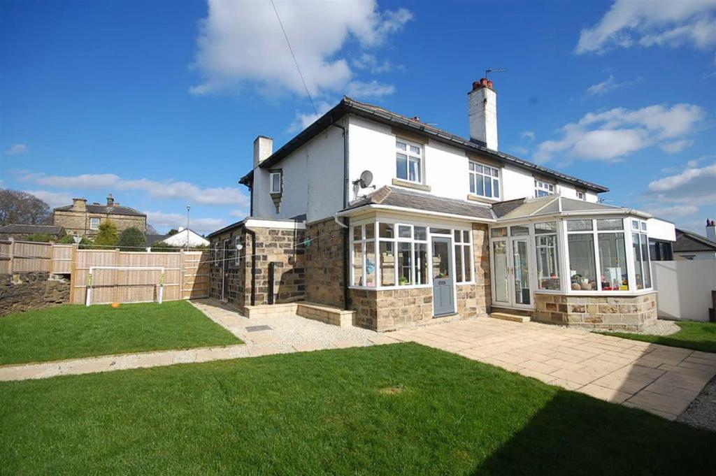 Knowl Road, Mirfield 3 bed semidetached house for sale £325,000