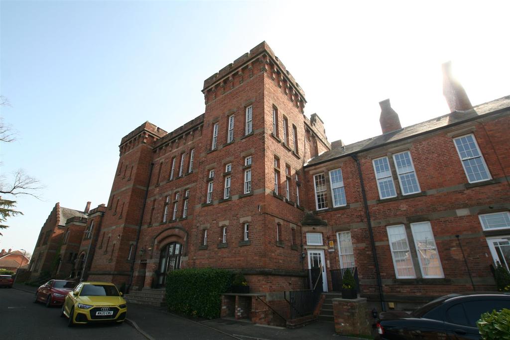Crookbarrow Road, Norton, Worcester 2 bed house £995 pcm (£230 pw)