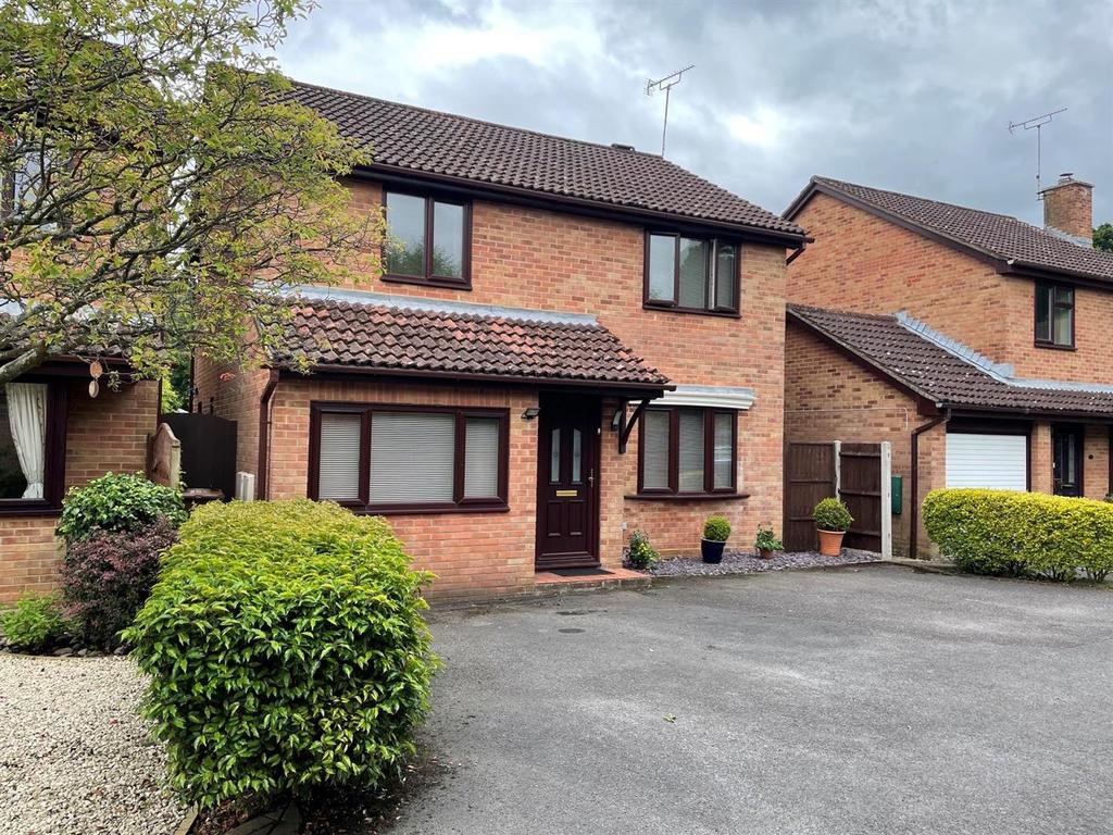 Tyne Close, Valley Park, Chandlers Ford 4 bed house £500,000