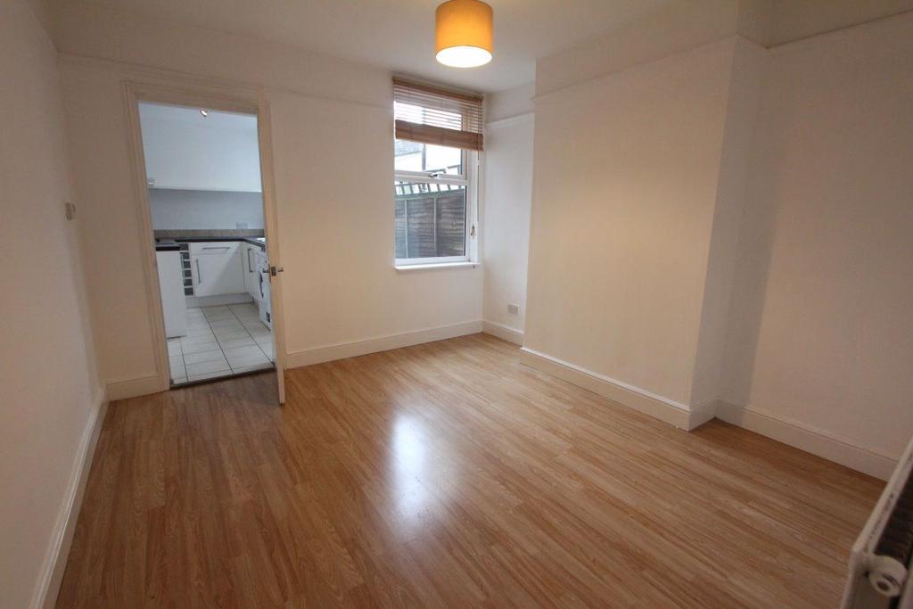 Charles Street, Hinckley 2 bed terraced house £600 pcm (£138 pw)