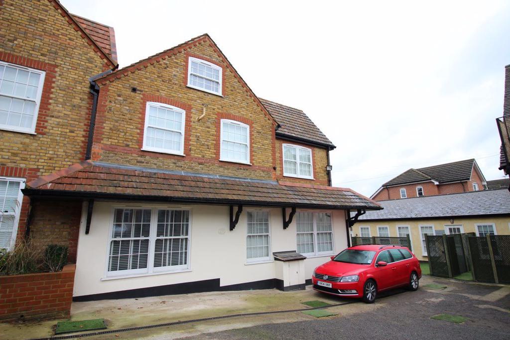 Highfield Court, Bushey 3 bed flat £1,700 pcm (£392 pw)