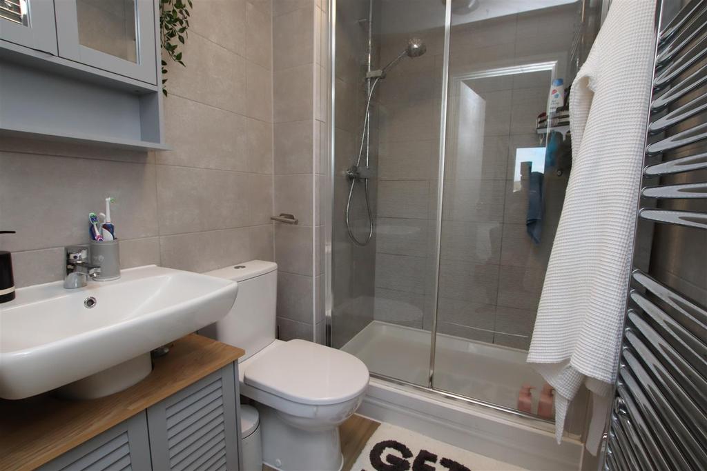 Ensuite.JPG