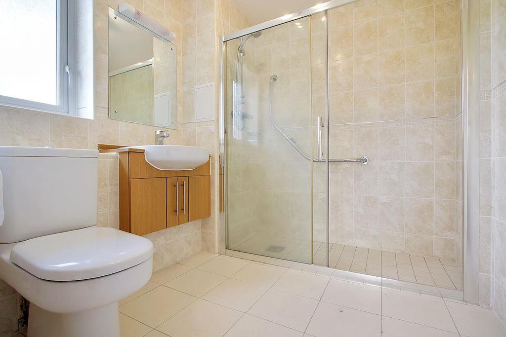 Ensuite.JPG