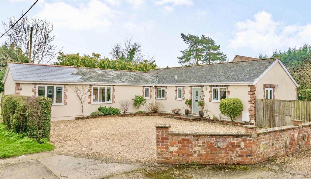 The Forty, Cricklade 4 bed bungalow £585,000