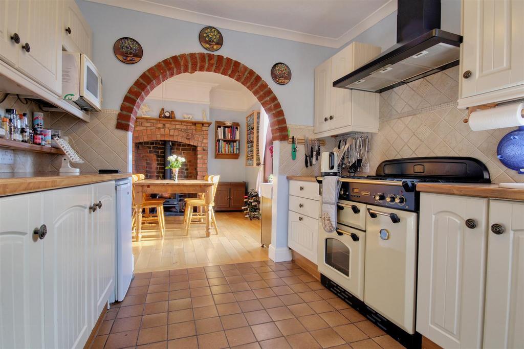 New Village Road, Cottingham 3 bed end of terrace house for sale £235,000