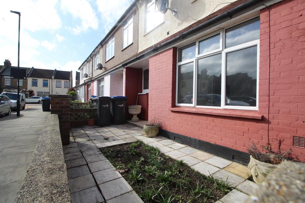 Chesterfield Road, Enfield 3 bed house £1,700 pcm (£392 pw)