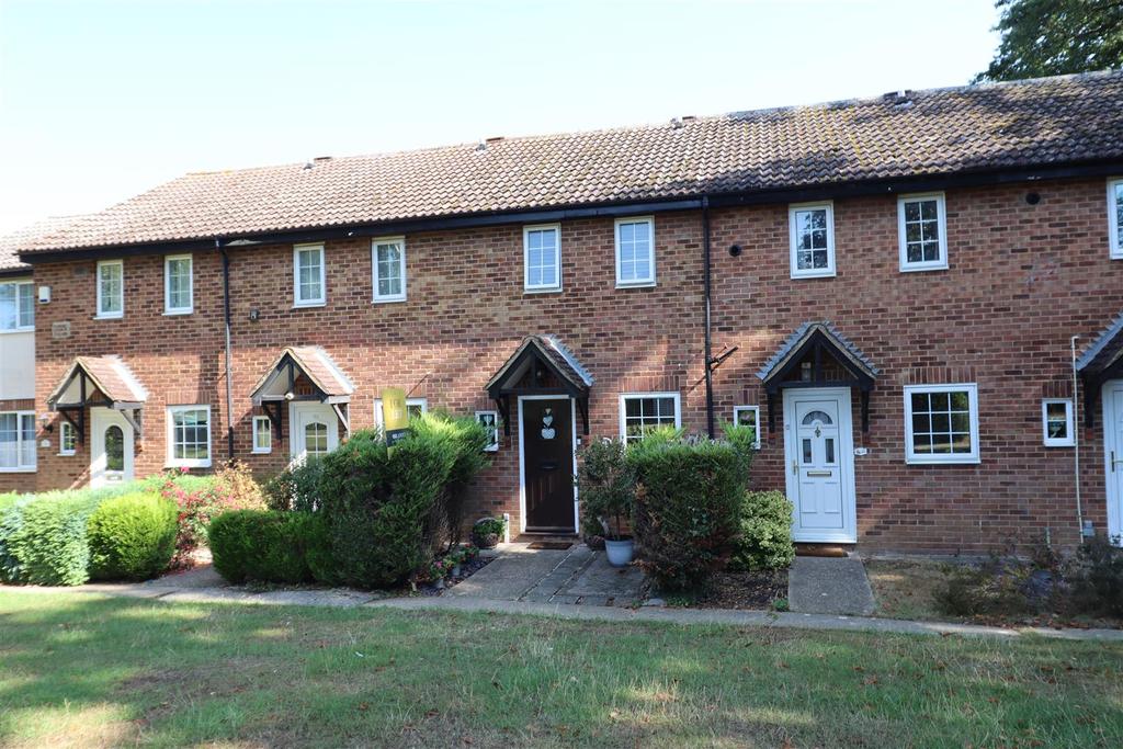 Skiddaw Close, Great Notley, Braintree 2 bed terraced house £1,100