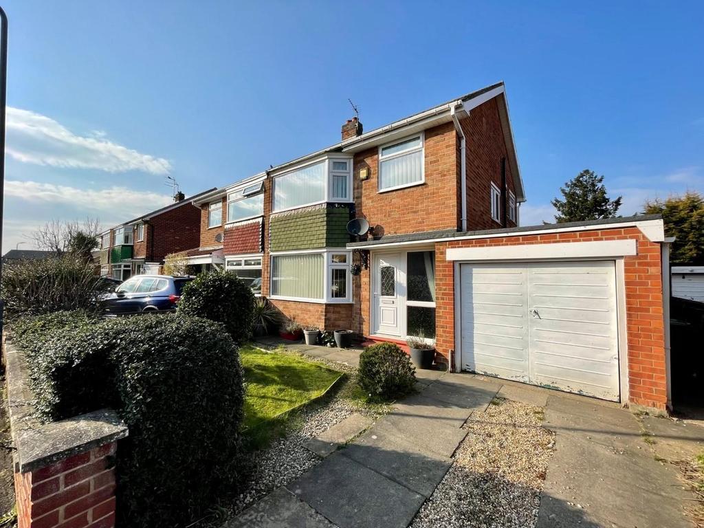 Harwell Drive, Fairfield... 3 bed semidetached house £179,000