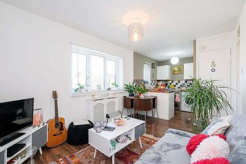 1 bedroom flat for sale - Mandeville Court, Lower Hall Lane, Chingford