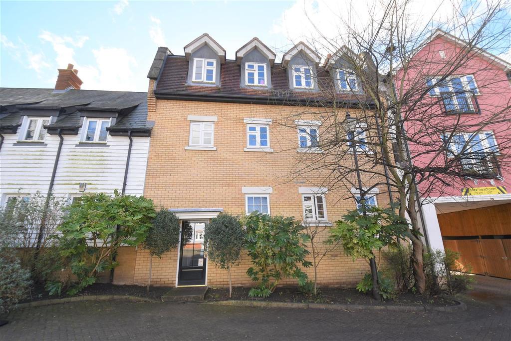 Rocheforte House, Roche Close, Rochford 1 bed apartment £160,000