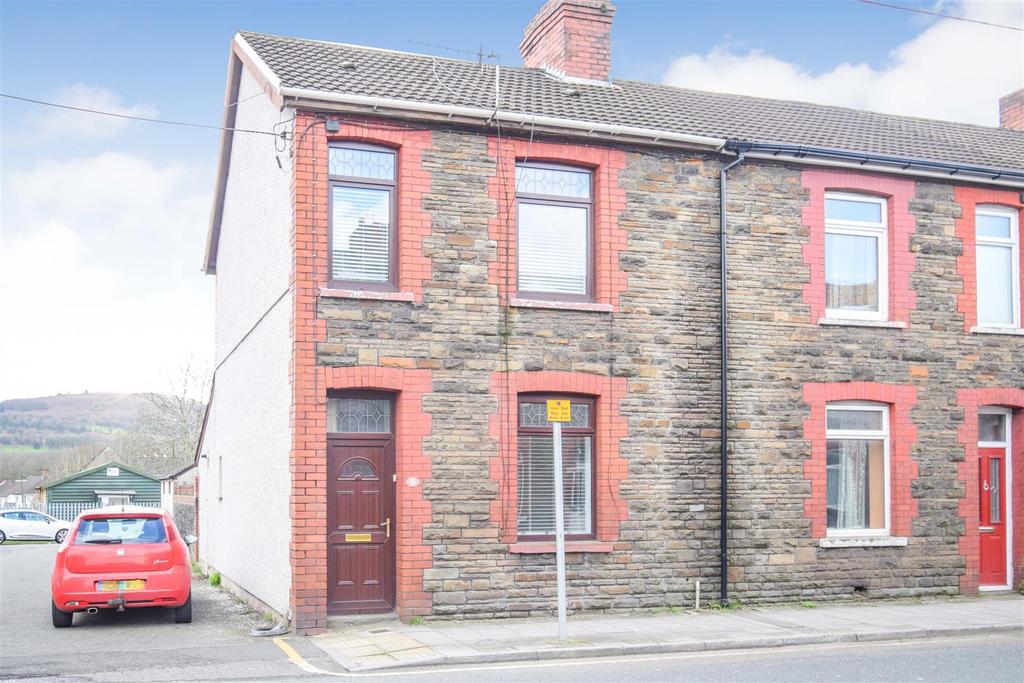 Nantgarw Road, Caerphilly 2 bed end of terrace house £195,500