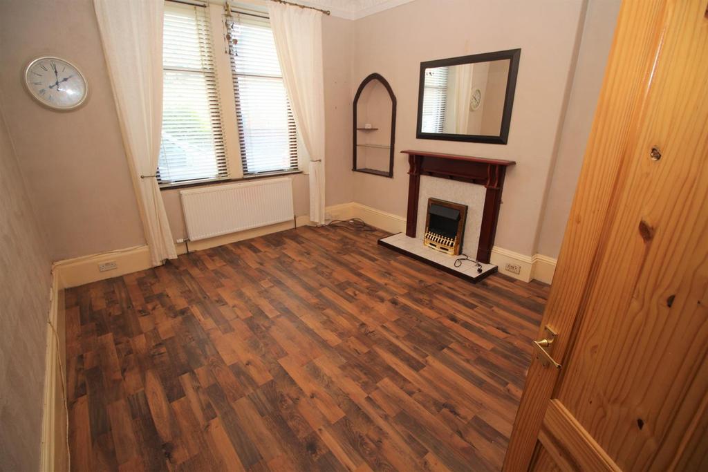 Holmscroft Street, Greenock 2 bed flat £42,000