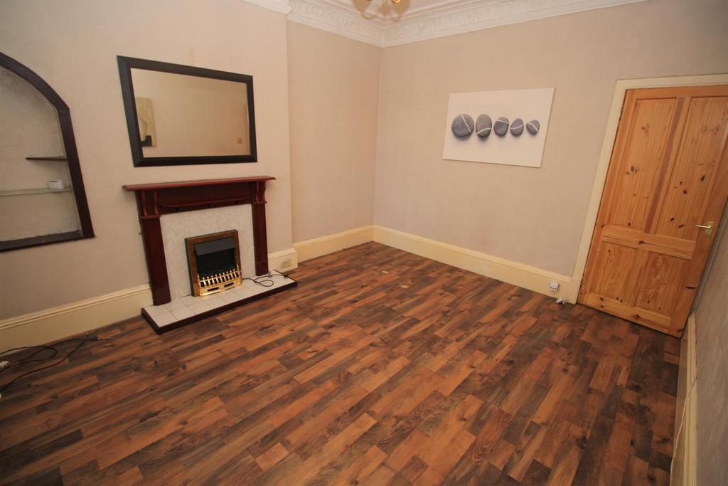 Holmscroft Street, Greenock 2 bed flat £42,000