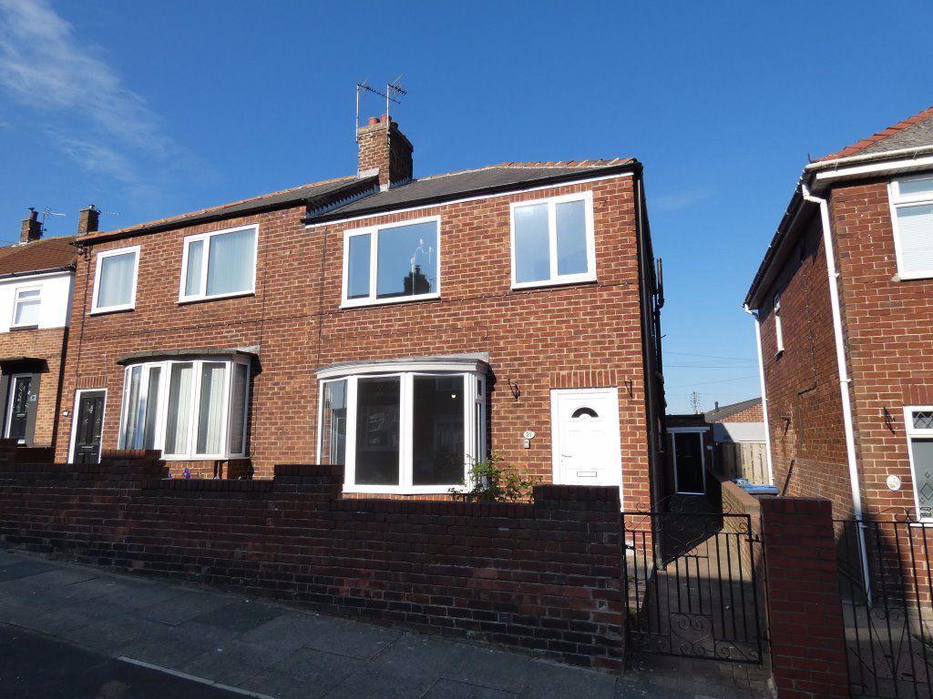 Dunning Road, Ferryhill 3 bed semidetached house £525 pcm (£121 pw)