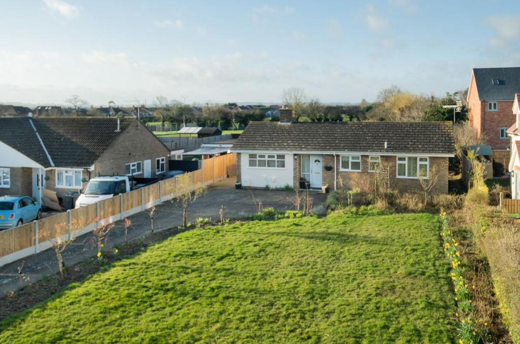 Cause End Road, Wootton, Bedford 3 bed detached bungalow £475,000