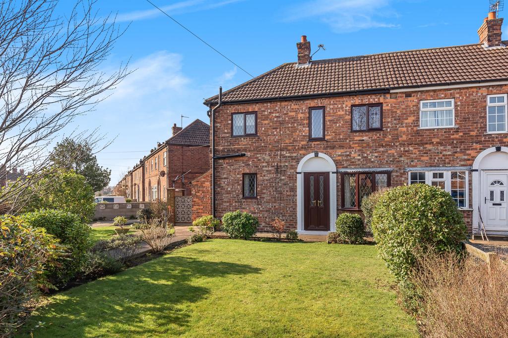 St Leonards Aveue, Osgodby, Selby, YO8 5HE 3 bed semidetached house