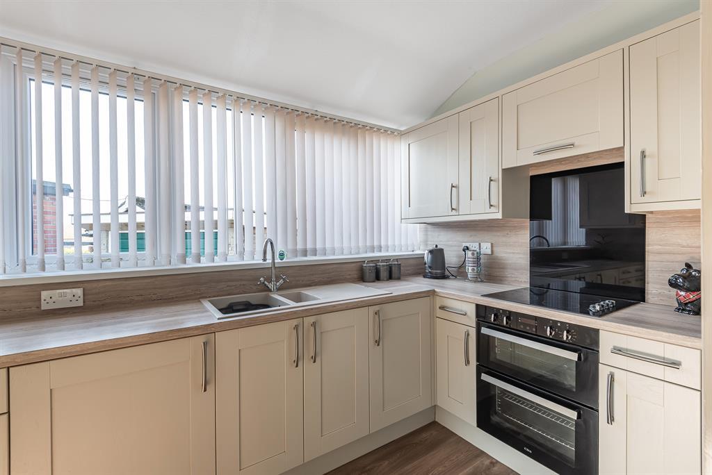 St Leonards Aveue, Osgodby, Selby, YO8 5HE 3 bed semidetached house