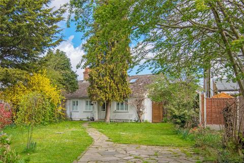 224 Buckingham Road, Hampton, TW12 3JX