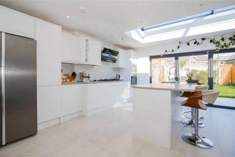 224 Buckingham Road, Hampton, TW12 3JX
