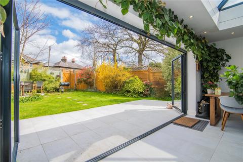 224 Buckingham Road, Hampton, TW12 3JX