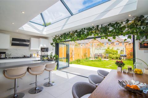 224 Buckingham Road, Hampton, TW12 3JX