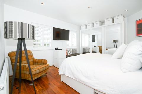 224 Buckingham Road, Hampton, TW12 3JX