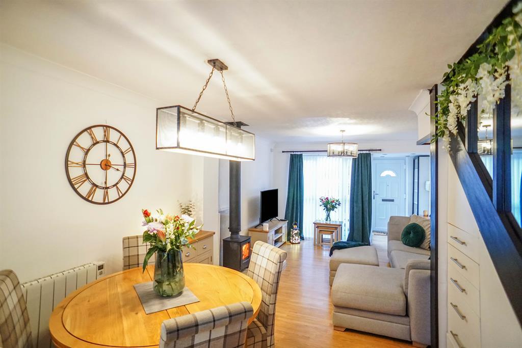 Calder Drive, Kendal, LA9 6LS 2 bed terraced house £180,000