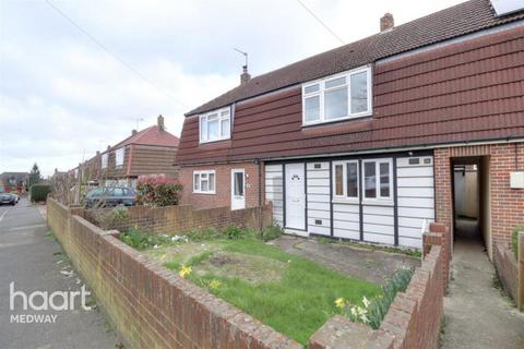 3 bedroom terraced house to rent, Brice Road, Rochester