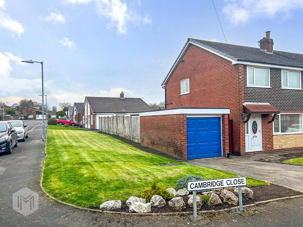 Cambridge Close, Farnworth, Bolton... 3 bed semidetached house £230,000