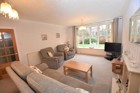 3 bedroom detached bungalow for sale - Davyhulme Road, Davyhulme, M41 8QH