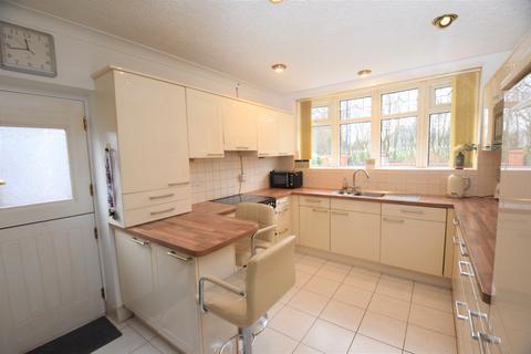 3 bedroom detached bungalow for sale - Davyhulme Road, Davyhulme, M41 8QH