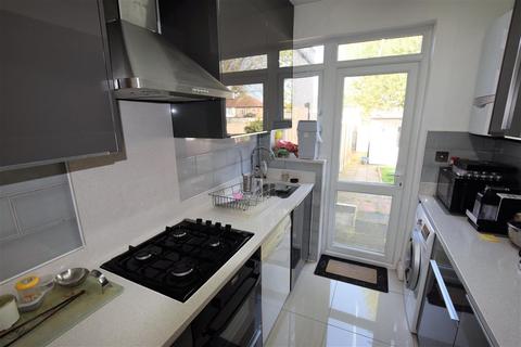 11 Manor Close, London, NW9 9HD