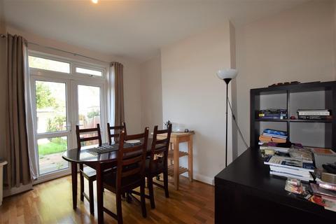 11 Manor Close, London, NW9 9HD