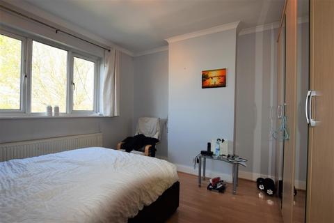 11 Manor Close, London, NW9 9HD