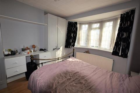 11 Manor Close, London, NW9 9HD