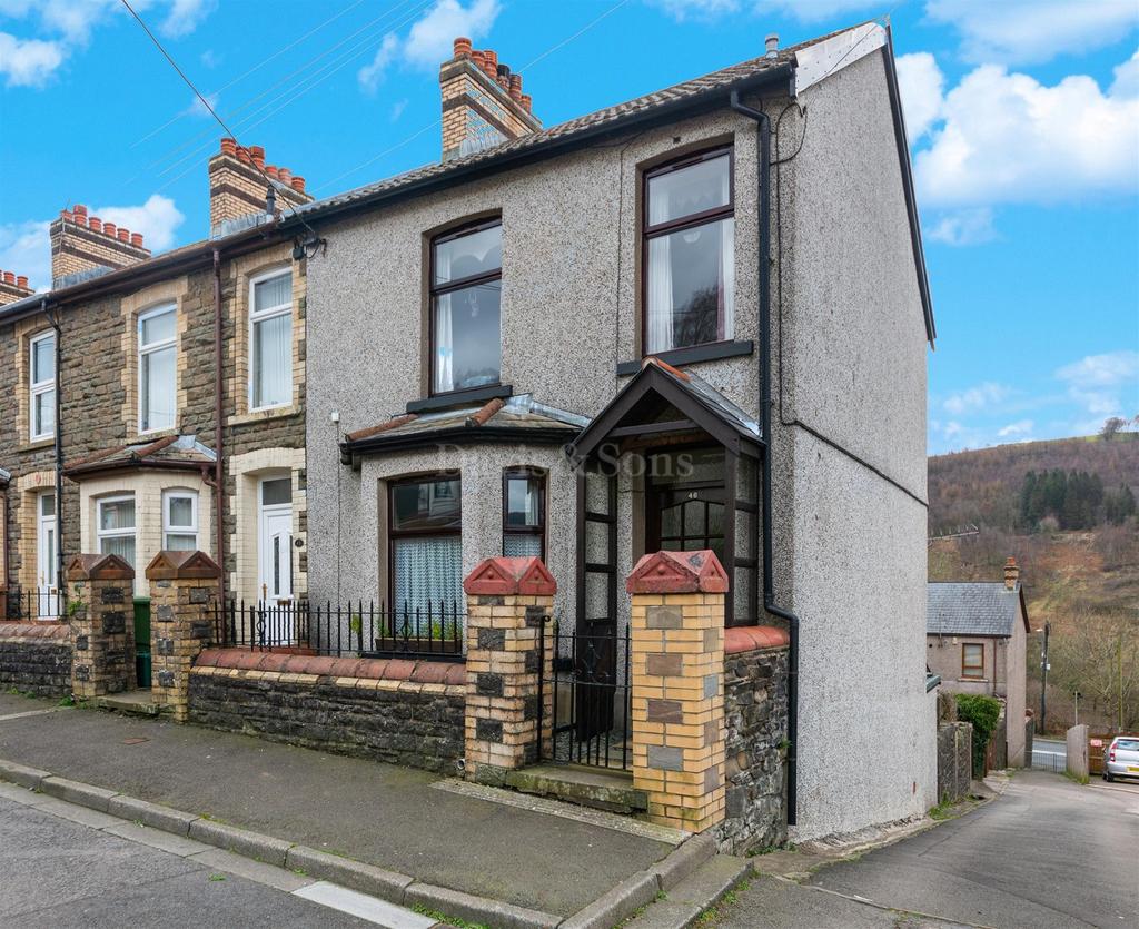 Llanarth Street, Wattsville, Cross Keys, Newport. NP11 3 bed end of