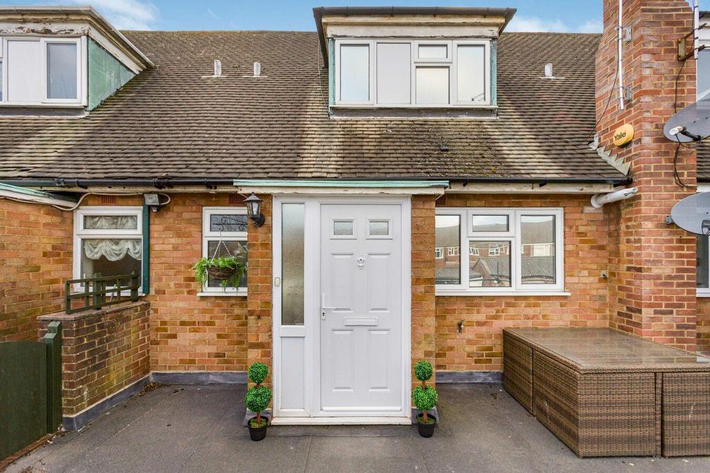 Road, Potters Bar EN6 2 bed apartment £290,000