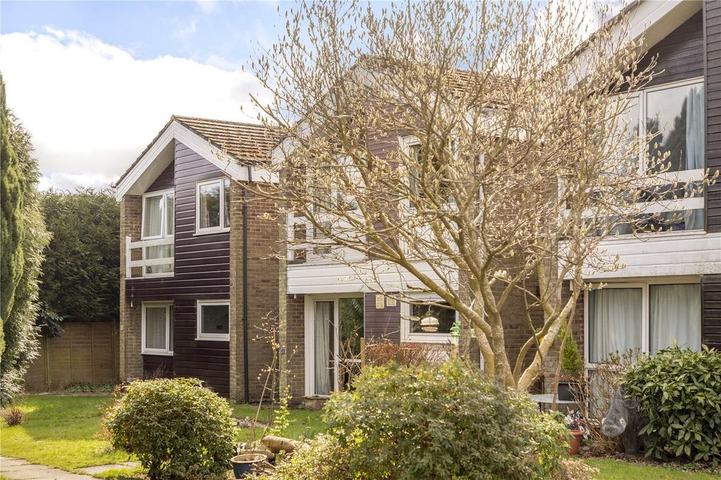 Milton Lawns, Chesham Bois, Amersham, HP6 4 bed link detached house £