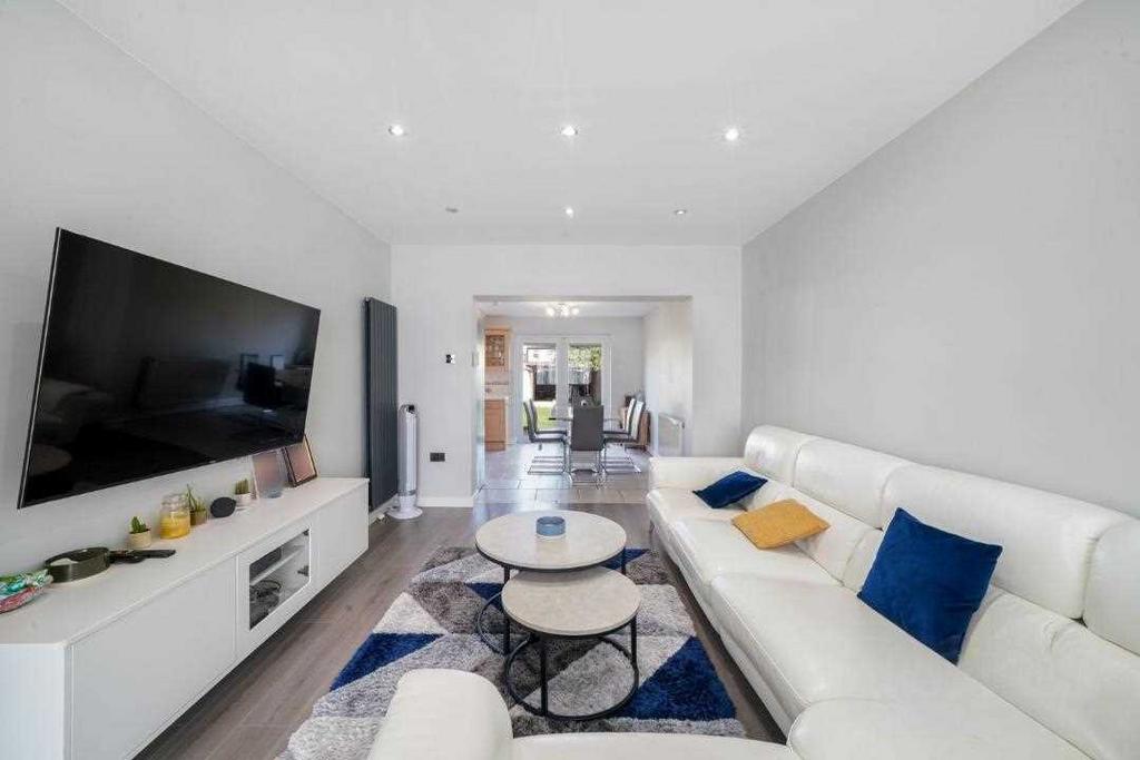 Through Lounge
