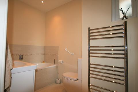 5 Highview Road, London, W13 0HA