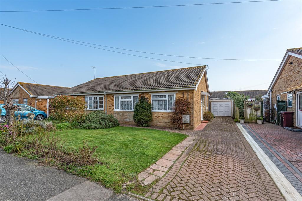 Manor Lane, Selsey, PO20 2 bed bungalow £315,000