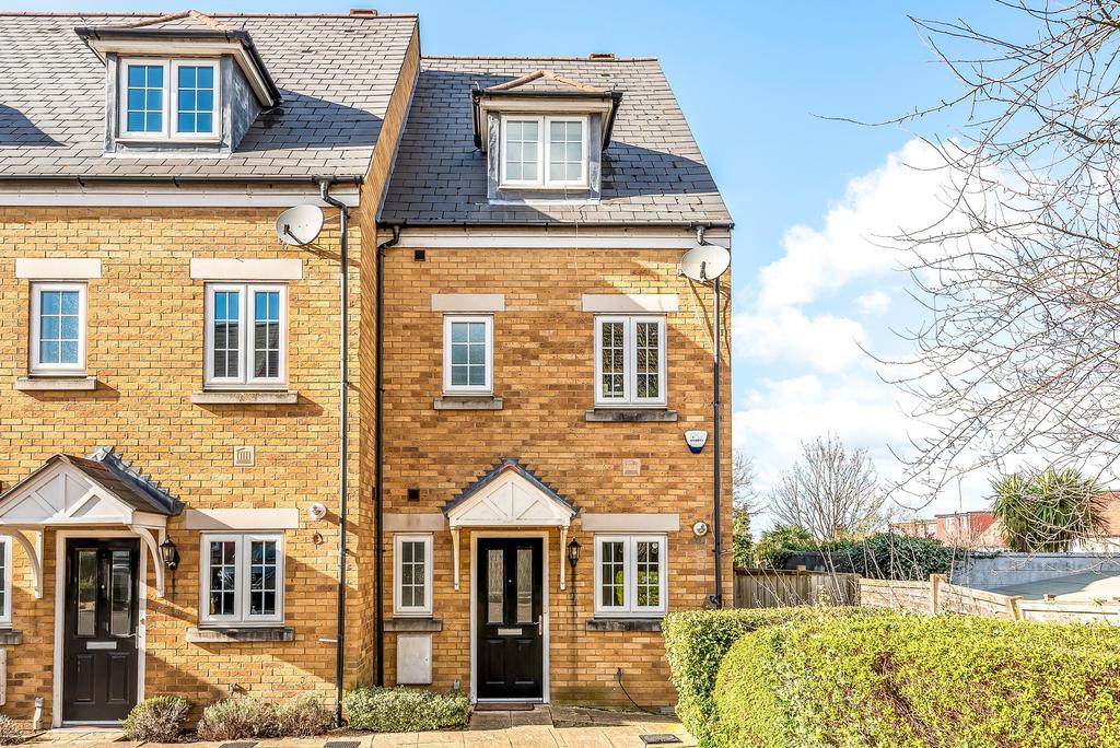 Riverstone Close, Lower Road, Harrow... 4 bed end of terrace house £