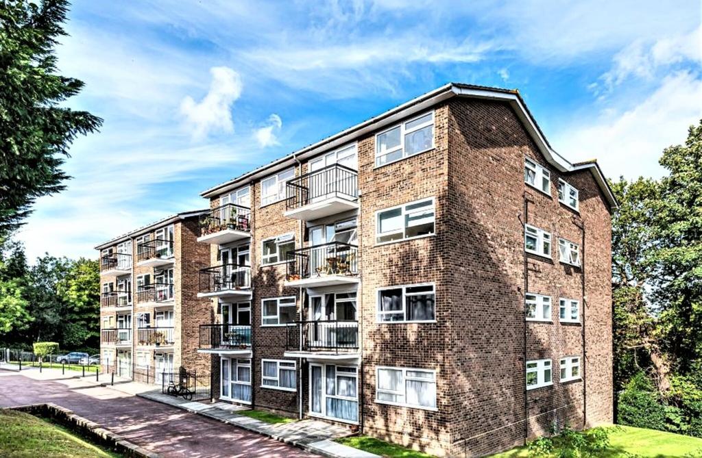 High Gables Scotts Avenue Bromley BR2 1 bed flat for sale £187,500