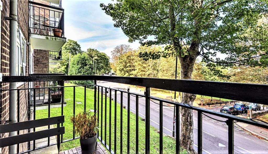 High Gables Scotts Avenue Bromley BR2 1 bed flat for sale £187,500